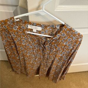 NWOT Loft long sleeve top. Size medium. Never worn and no damages.
